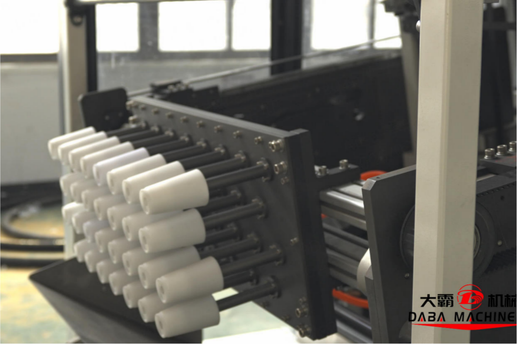 DBZB-AF7332 Flip-Mold Plastic Cup Thermoforming Machine Feature (1).png