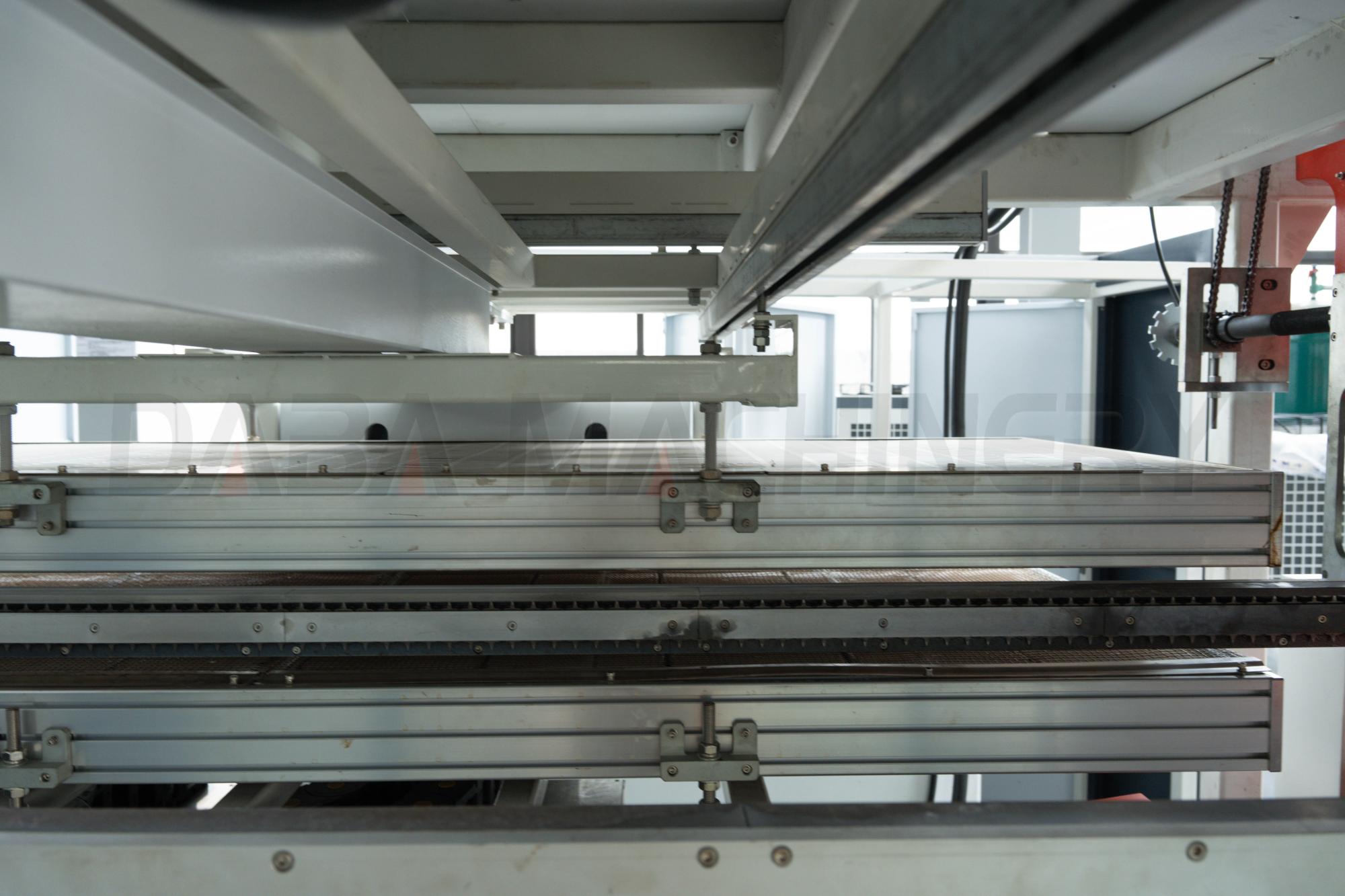DBZB-AF7332 Flip-Mold Plastic Cup Thermoforming Machine Feature (3).jpg