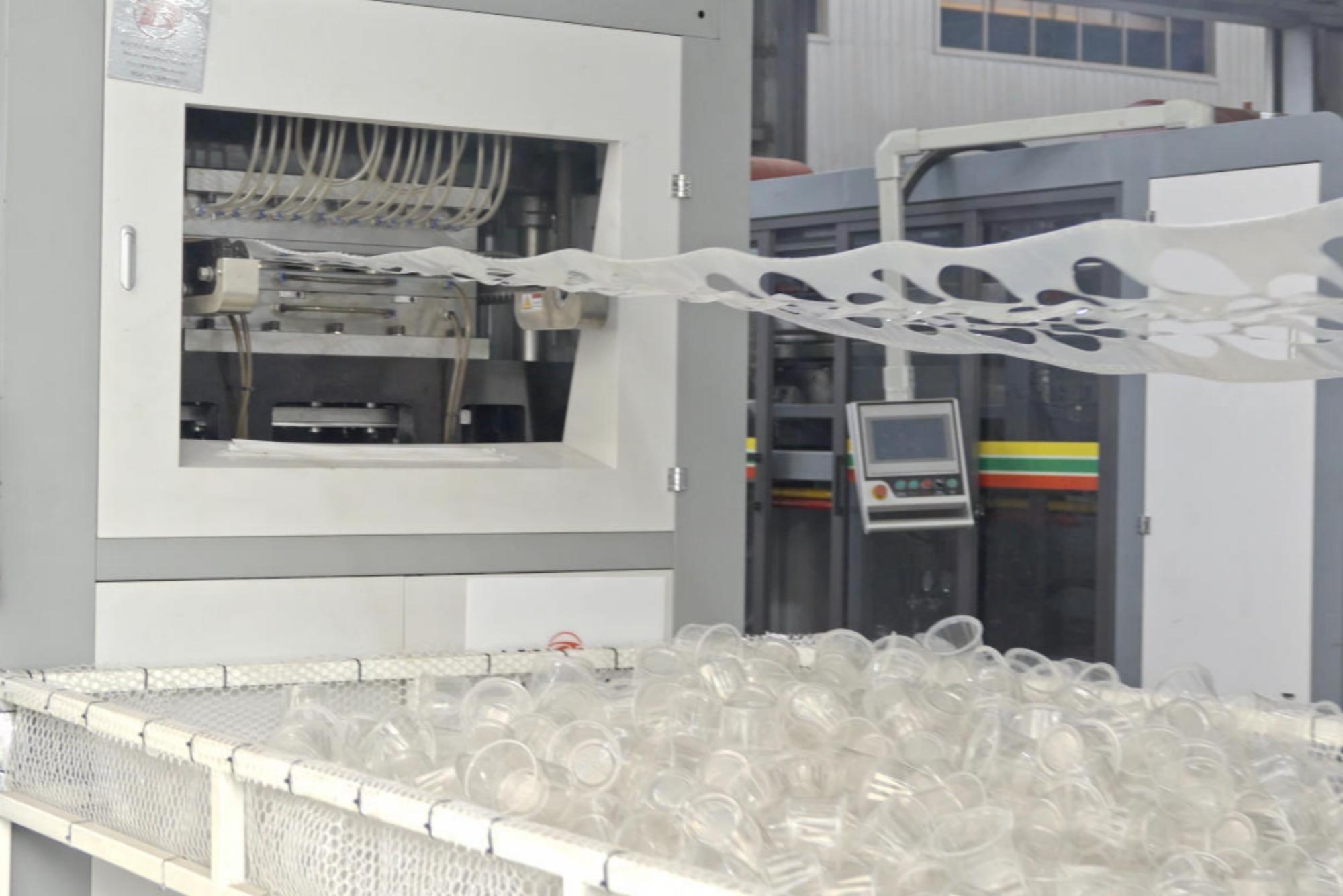 DBZB-Y7642 Fully Automatic Hydraulic Plastic Cup Making Machine feature (5).jpg