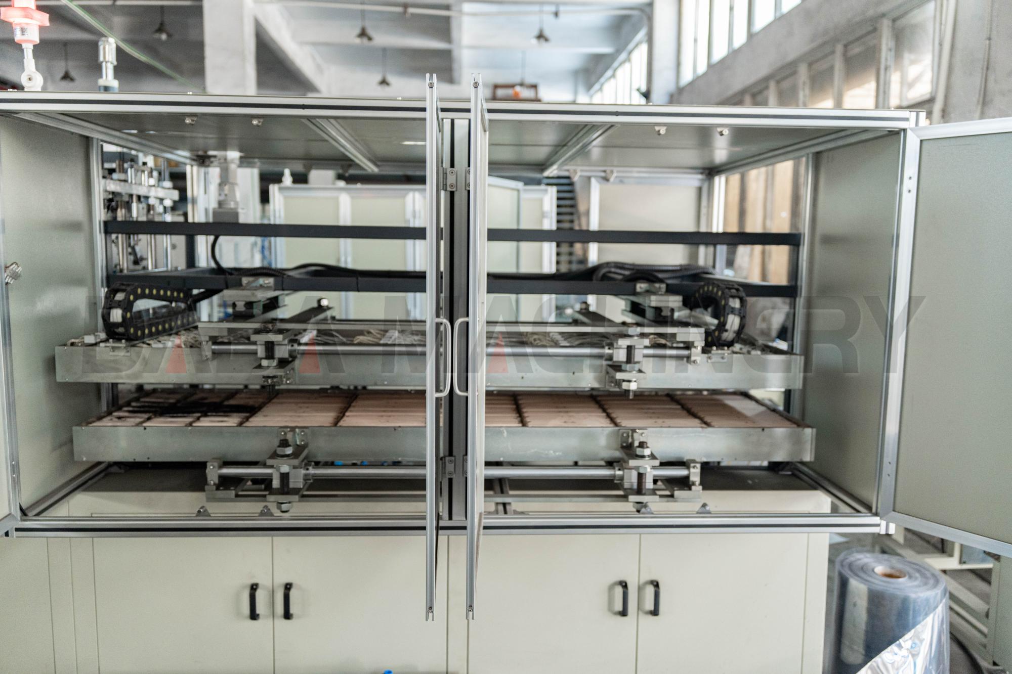 DBBG-S500-PP Automatic Plastic Cup Lid Thermoforming Machine feature (2)