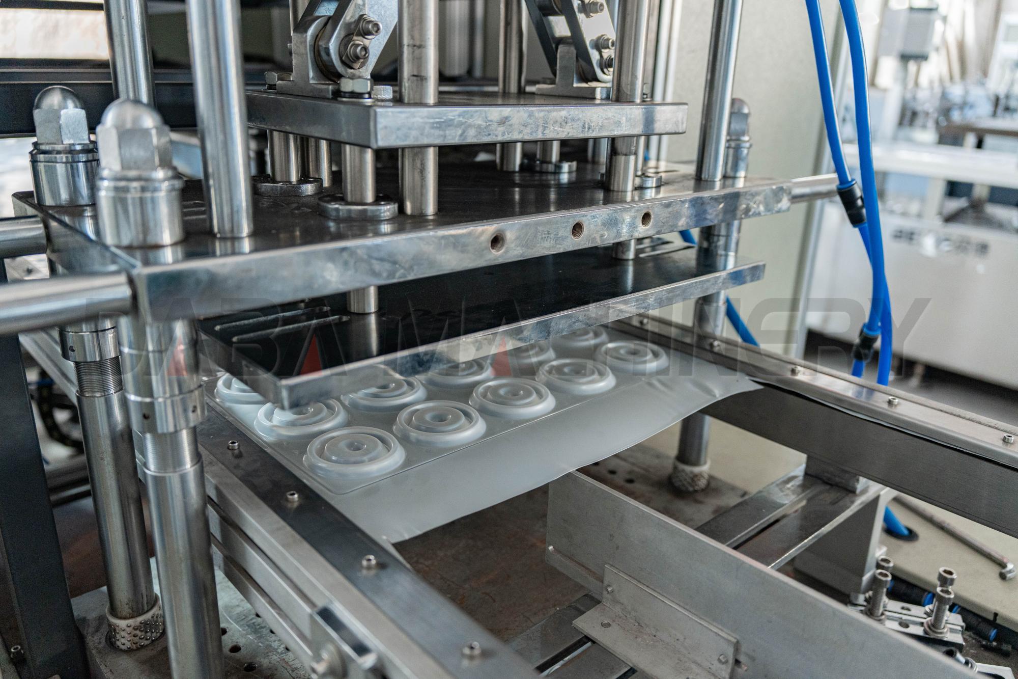DBBG-S500-PP Automatic Plastic Cup Lid Thermoforming Machine feature (3)