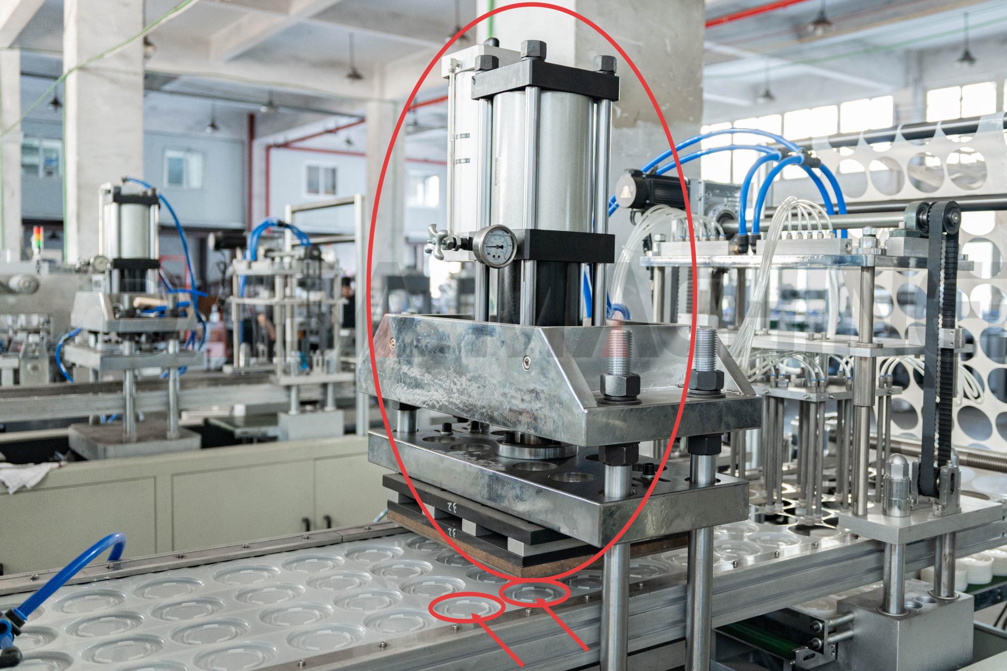 DBBG-S500-PP Automatic Plastic Cup Lid Thermoforming Machine feature (4)