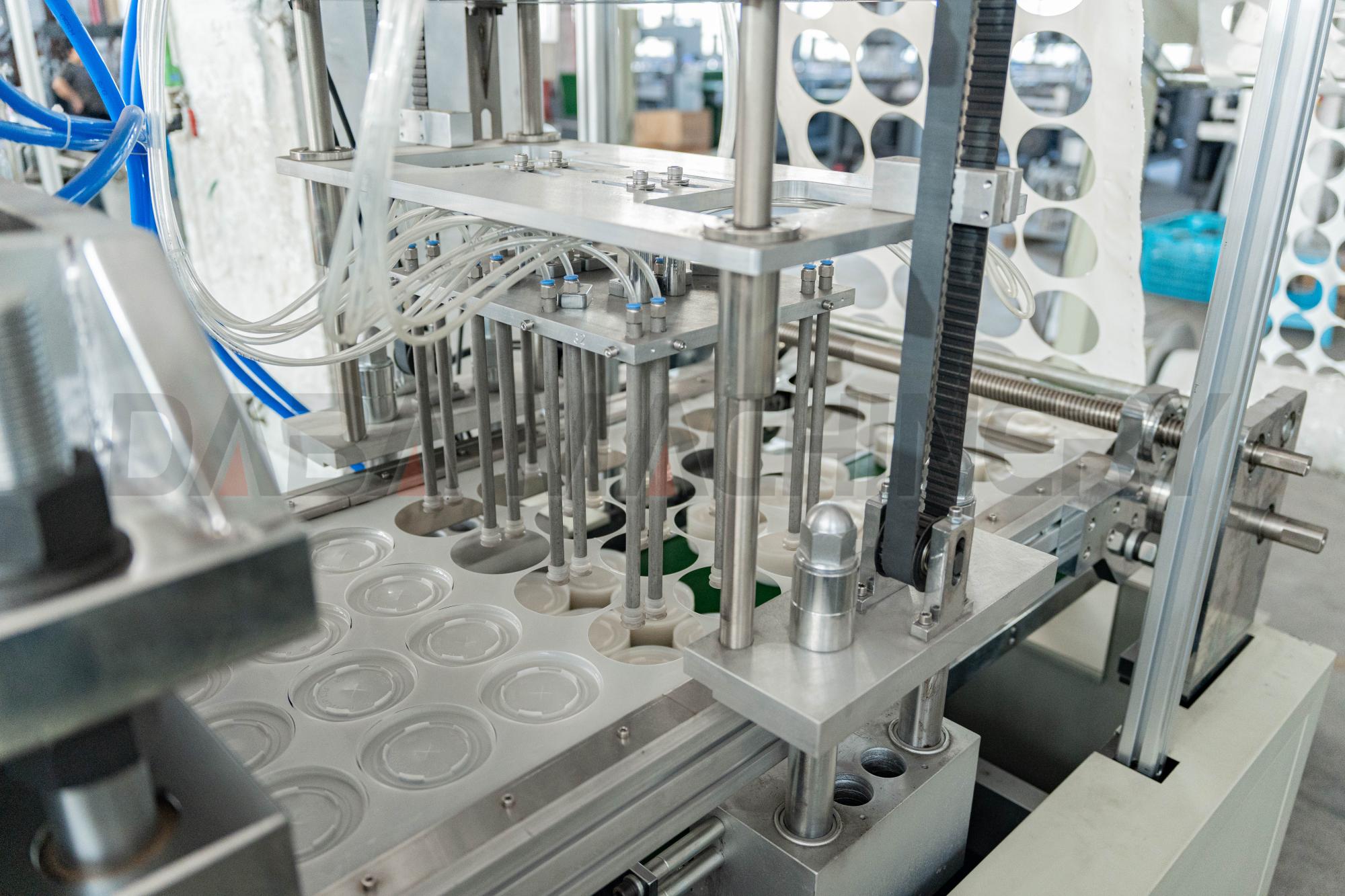 DBBG-S500-PP Automatic Plastic Cup Lid Thermoforming Machine feature (5)