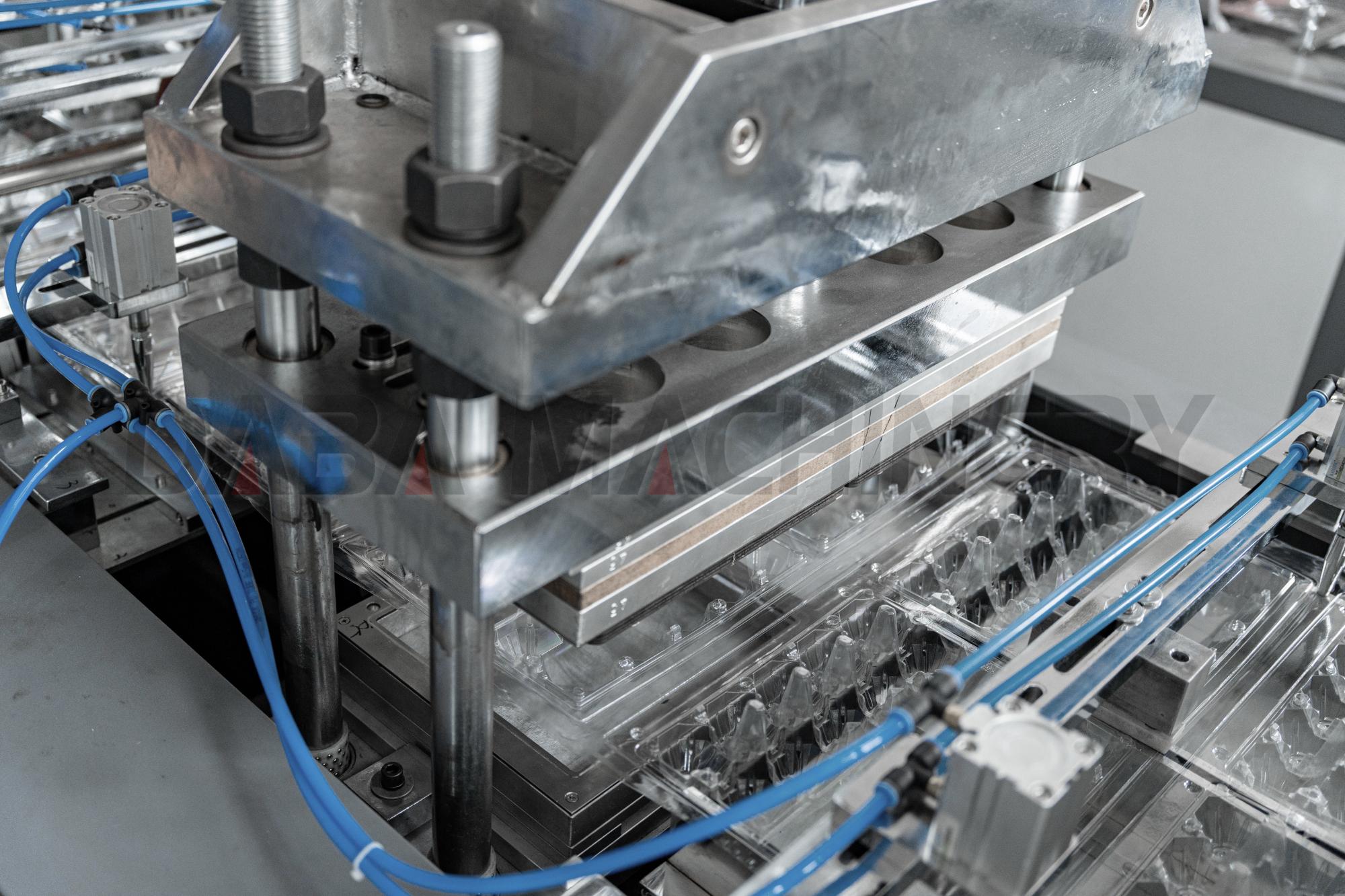 DBBG-S550 Fully Automatic Plastic Egg Tray Thermoforming Machine feature (4)