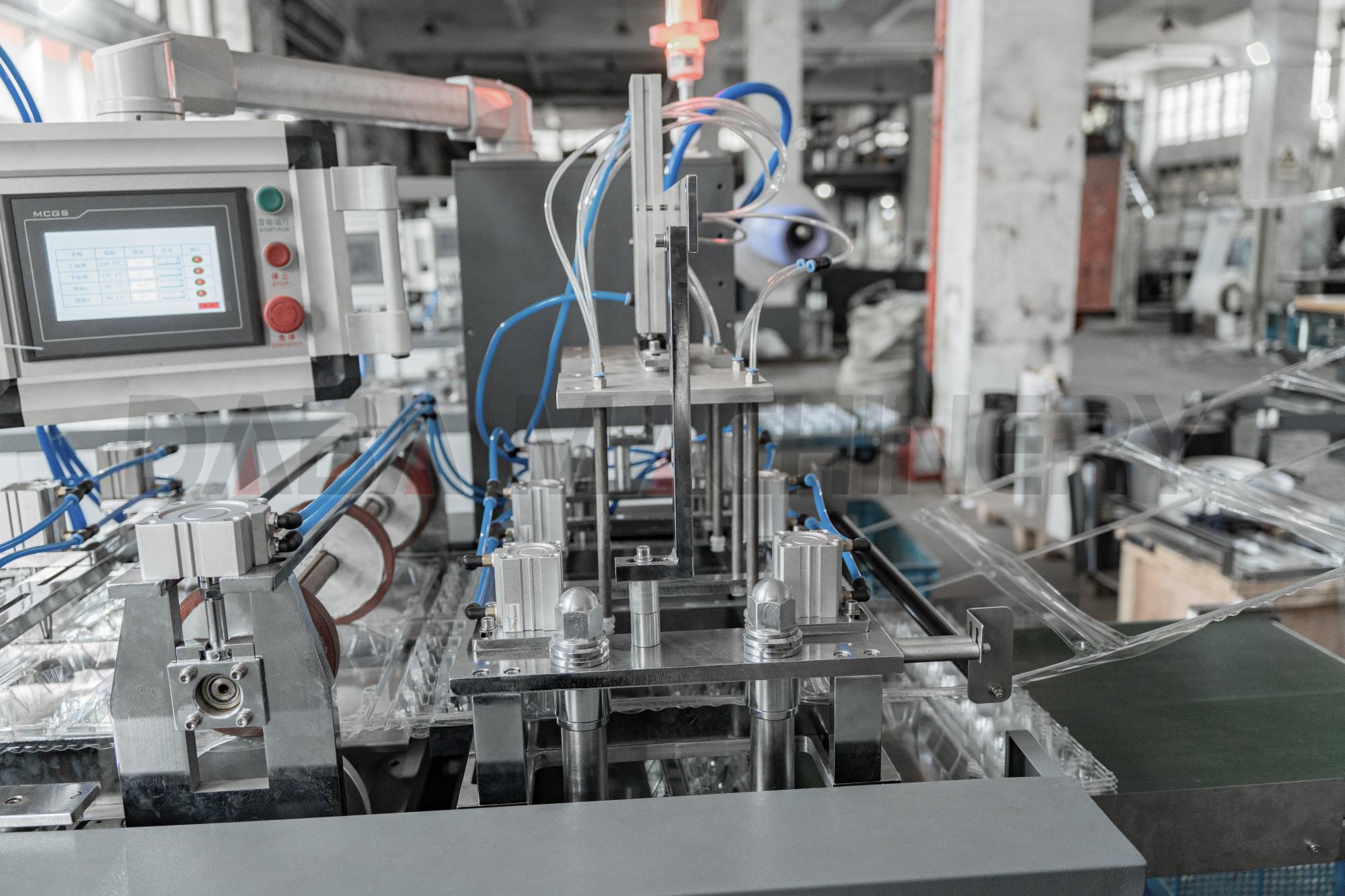 DBBG-S550 Fully Automatic Plastic Egg Tray Thermoforming Machine feature (5)