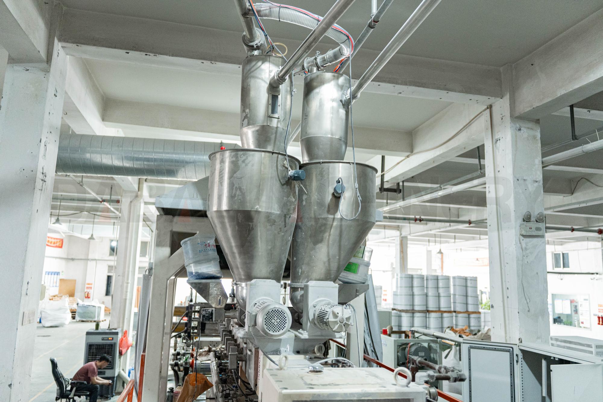 DBPC-T1750 Twin Screw Single Layer PET Sheet Extrusion Machine feature (1)