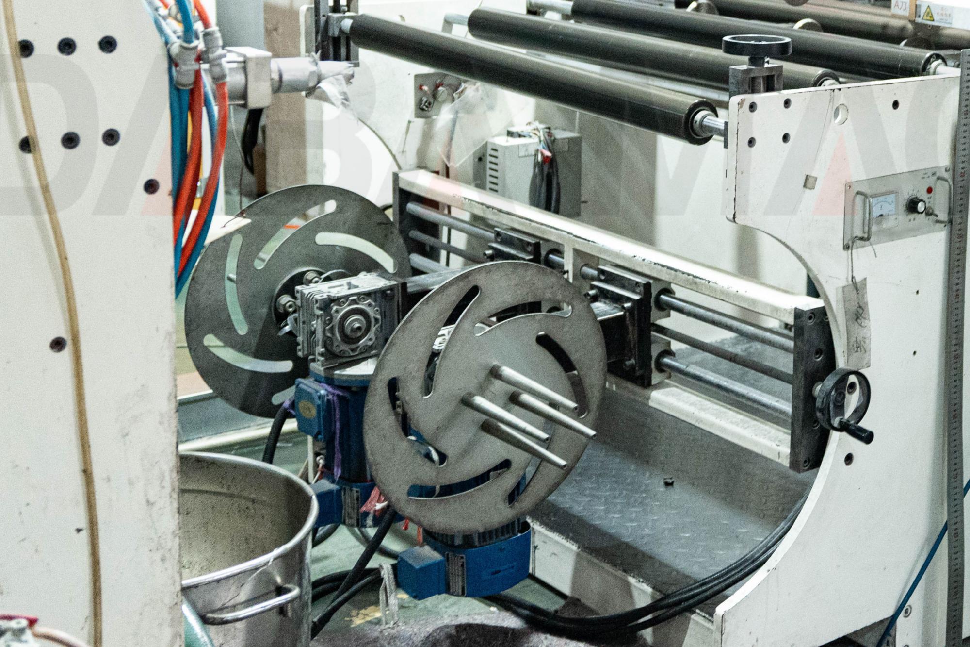 DBPC-T1750 Twin Screw Single Layer PET Sheet Extrusion Machine feature (7)