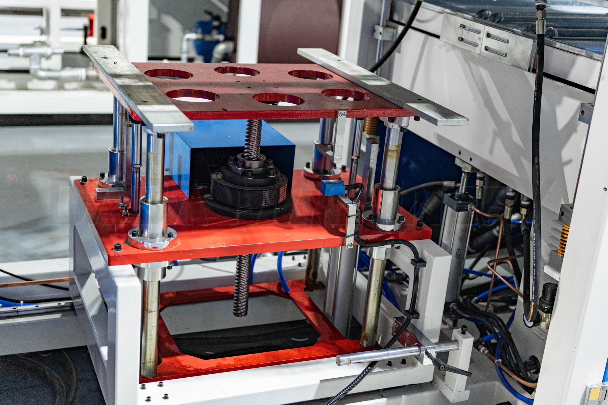 DBXS-1-72 Automatic Negative Pressure Vacuum Thermoforming Machine feature (7)