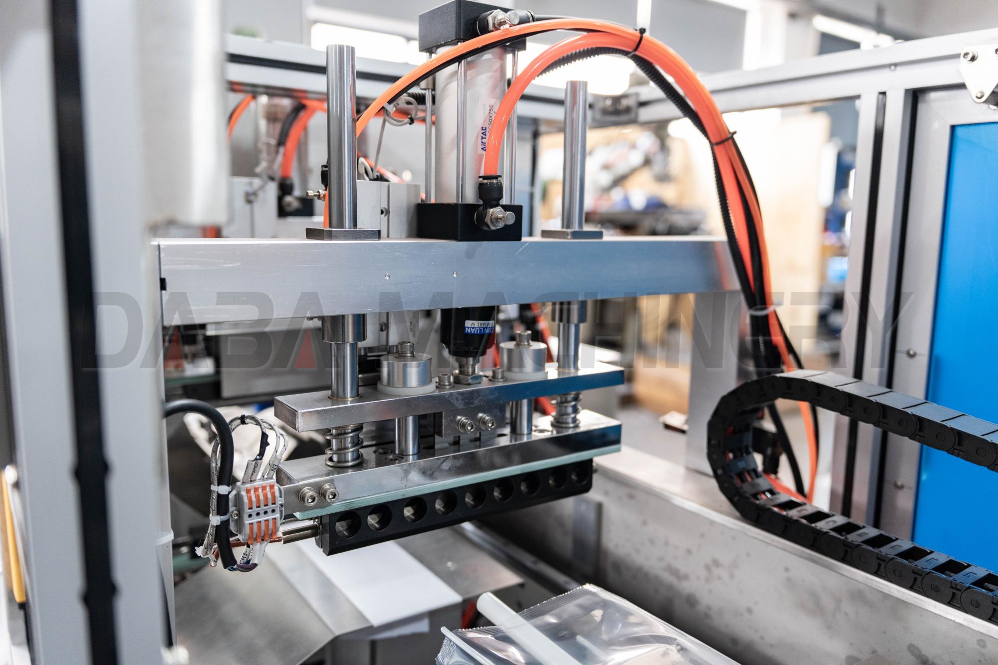 DBZS-TD120-PE PE Film Cup Lid Bagging Packaging Machine Feature (9)