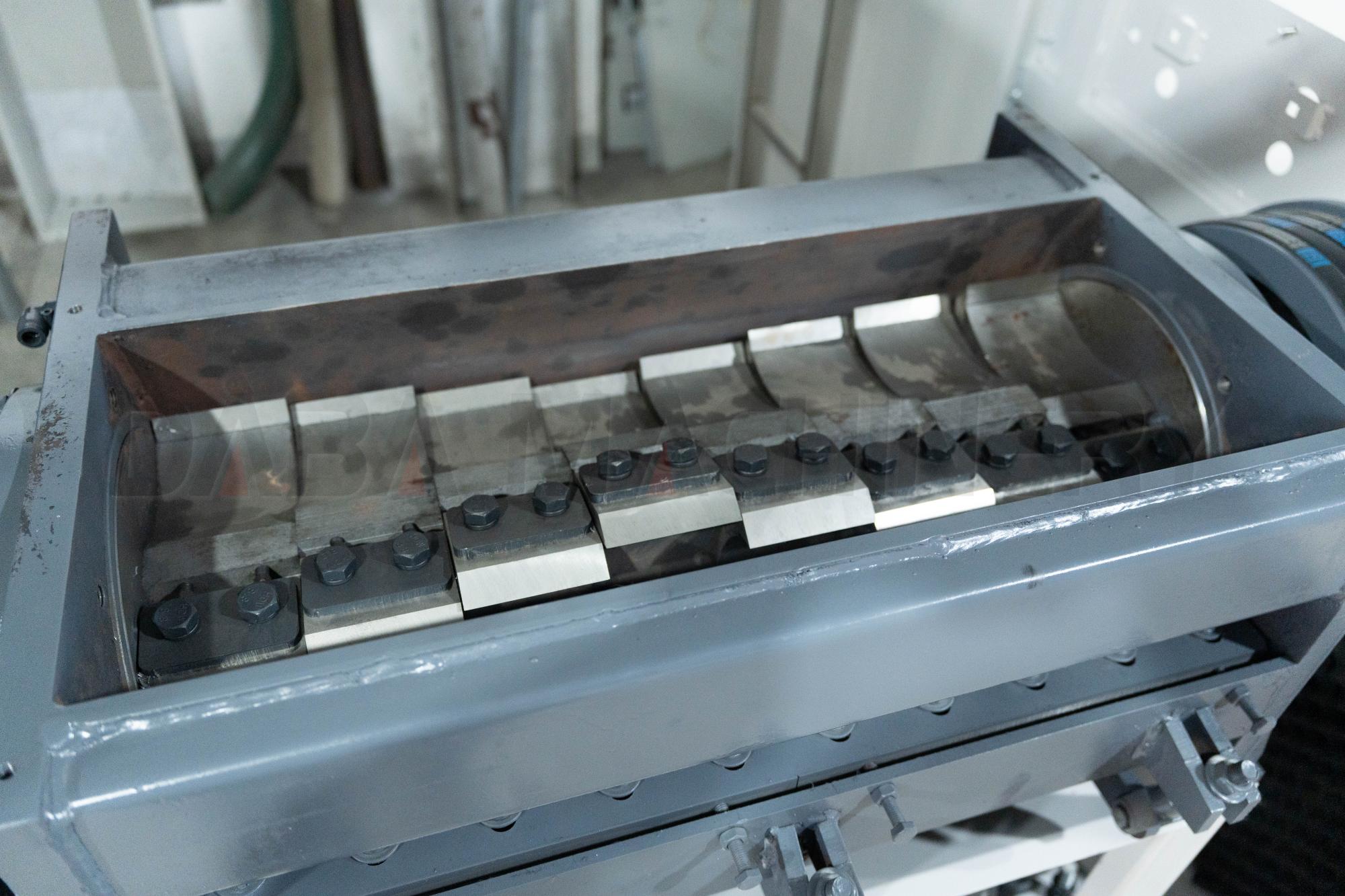 DB-800-2 Double-Head 800 Online Crusher feature (3)