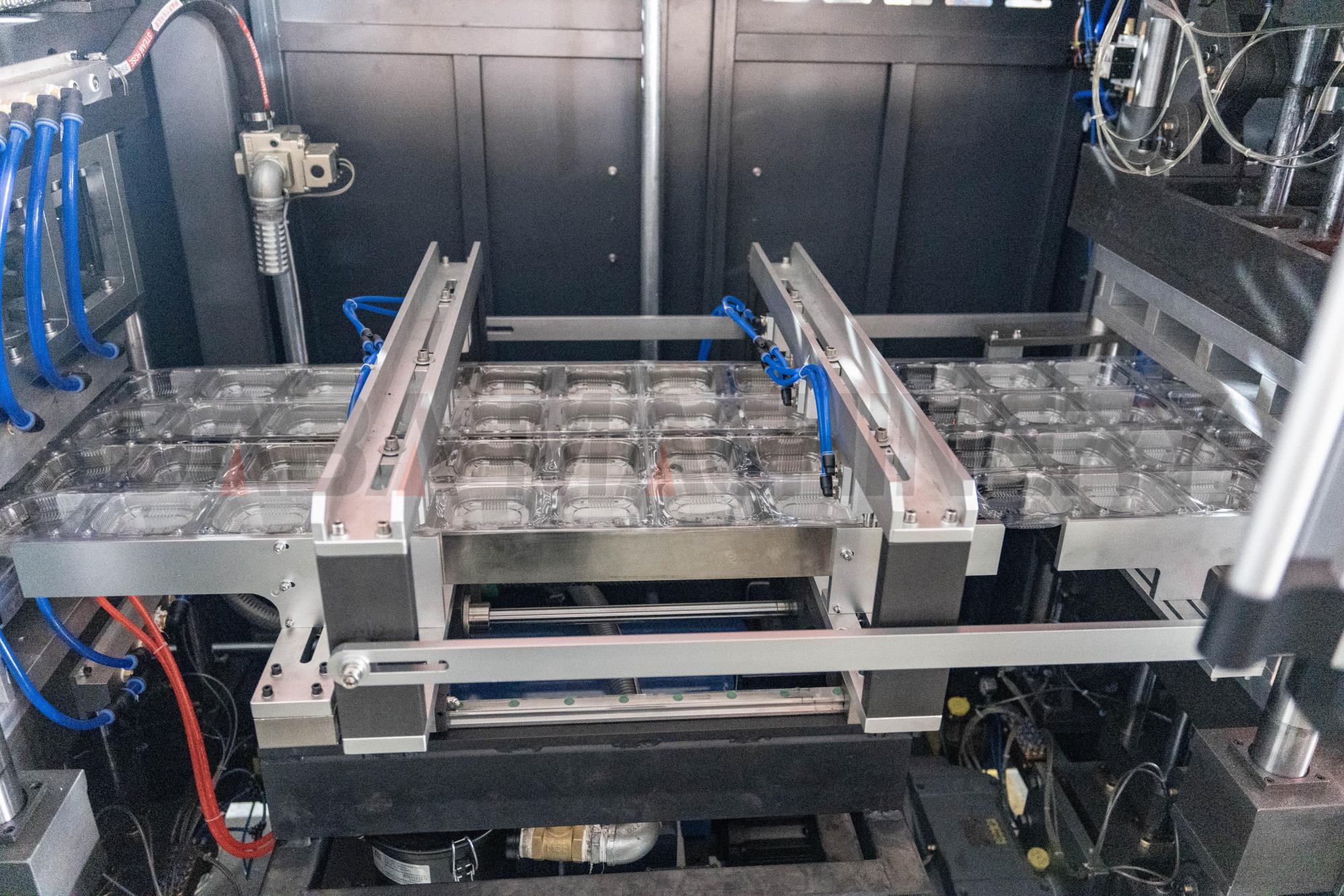 DBBG-S600P Automatic Plastic Cup Lid Thermoforming Machine (4)